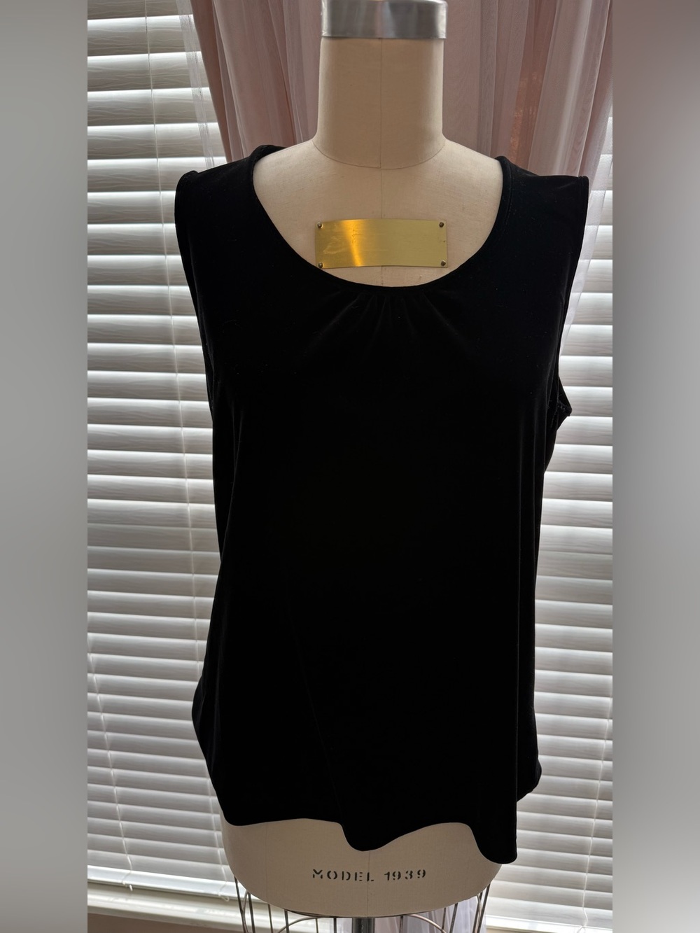 Classic Black Velvet Sleeveless Scoop Neck Tank Top